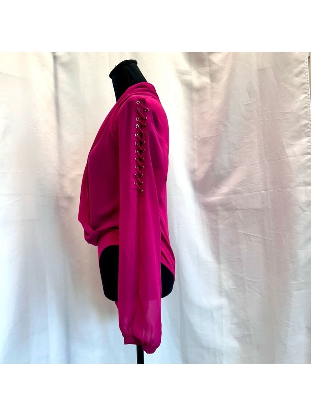 Marciano for Guess pink draped wrap V neck grommet cutout long sleeve bodysuit M - Picture 3 of 14